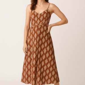 Woman wearing mauve high-waisted textured wide-leg palazzo pants with drawstring and side pockets.